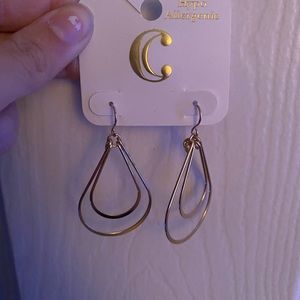Charming Charlie gold teardrop earrings